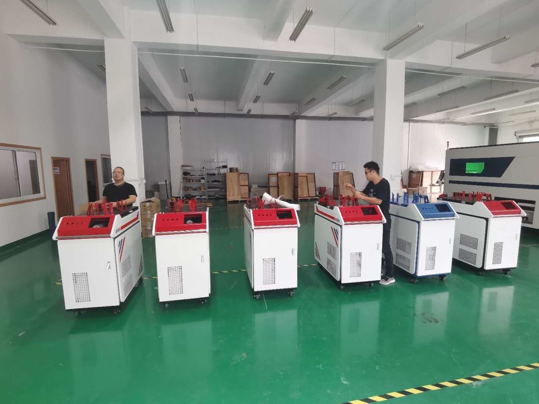 50HZ 6mm 1000w دستی جوشکار لیزر زمان تقسیم انرژی