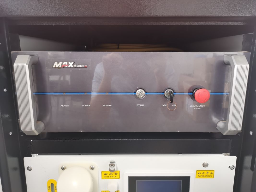 دستگاه جوش لیزری دستی فیدر خودکار سیم جوش 120mm/S 2000W CW دستگاه جوش لیزری فیبر